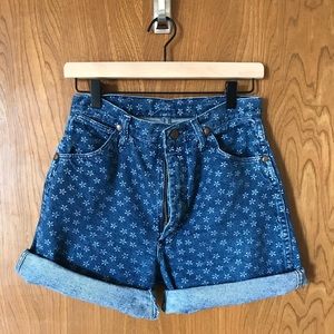 Vintage daisy pattern floral Wrangler cutoffs